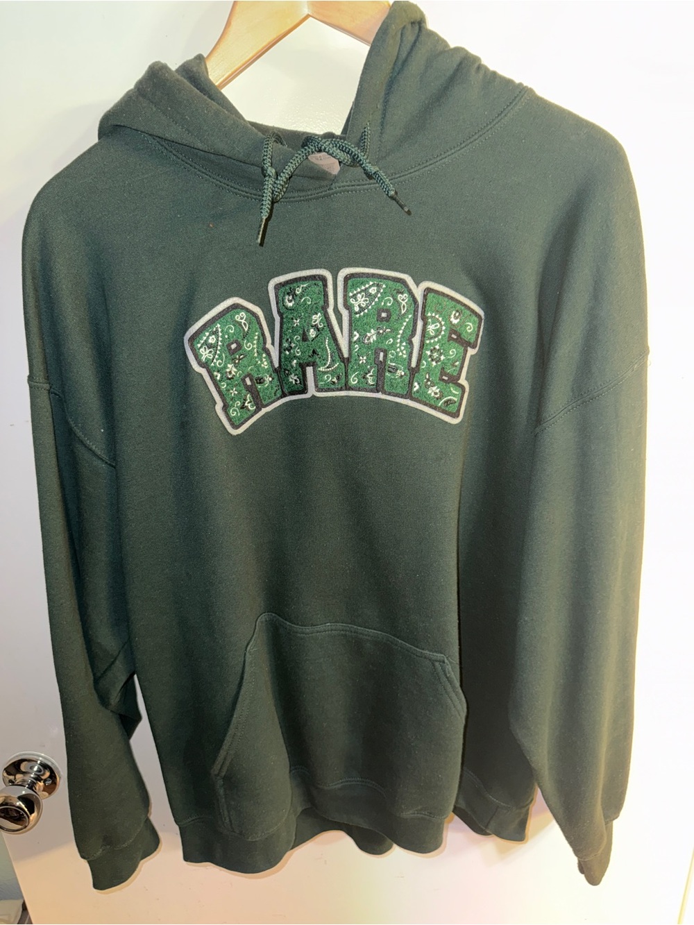 Dark Green 'Rare' Graphic Hoodie Sweater sz XL Embroidered
